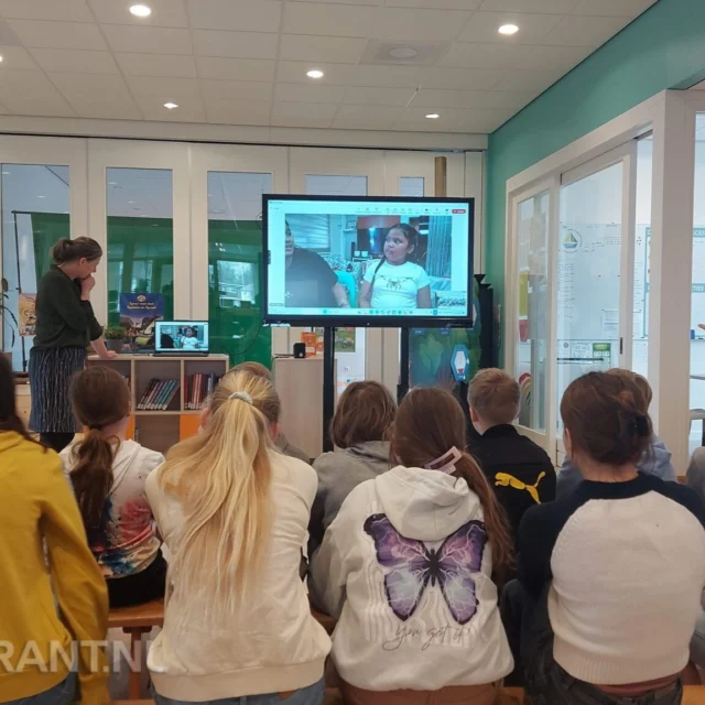 Vorige week hebben we een mooi moment gehad met de mensen waarvoor wij binnenkort onze sponsorloop hebben. Leerzaam en ook een eyeopener voor veel leerlingen. #groeienenbloeienhttps://www.eemskrant.nl/waardevolle-ontmoeting-over-duizenden-kilometers-basisschool-het-baken-legt-live-videoverbinding-met-de-filipijnen-voor-stichting-sparrow/