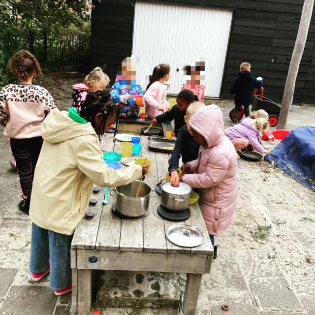 Bent u op zoek naar een leuke basisschool voor uw kind? Vindt u het belangrijk dat uw kind christelijk onderwijs volgt. Kom dan eens bij ons op school kijken. Morgen hebben we een open dag van 10 tot 14 uur. U bent van harte welkom. Neem gerust uw kind mee! #opendagnoorderbasis