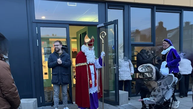 Afgelopen vrijdag heeft Sint natuurlijk ook een bezoek aan onze school gebracht. Het was een gezellig feest en iedereen werd verwend. Dank u Sinterklaas! Dag hoor, tot volgend jaar.👋